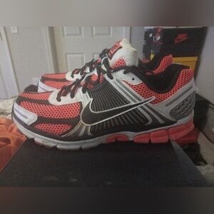 Nike Crimson And Black Vomeros